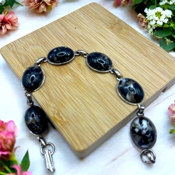 VINTAGE SILVERTONE BRACELET WITH FAUX CABOCHON - Picture 2 of 3